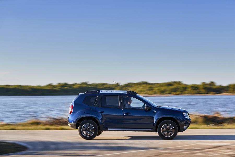  Dacia Duster Black Touch 2016 года  (фото 2 из 17)